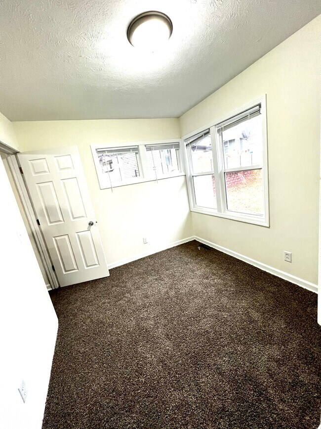 Building Photo - 211 Marian Ave