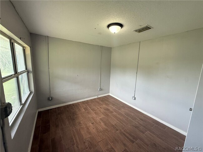 Building Photo - 917 Zephyr St