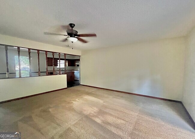 Building Photo - 204 Tanglewood Dr