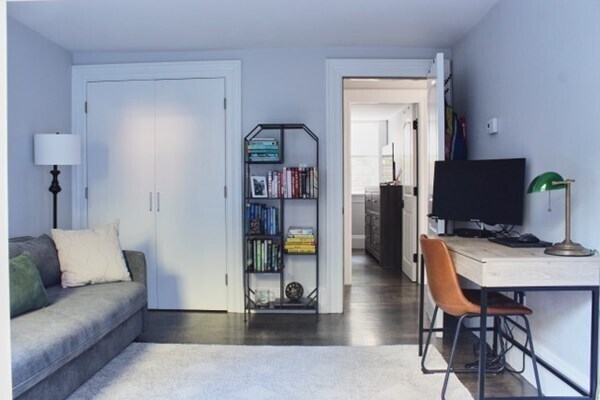 Building Photo - 352 K St