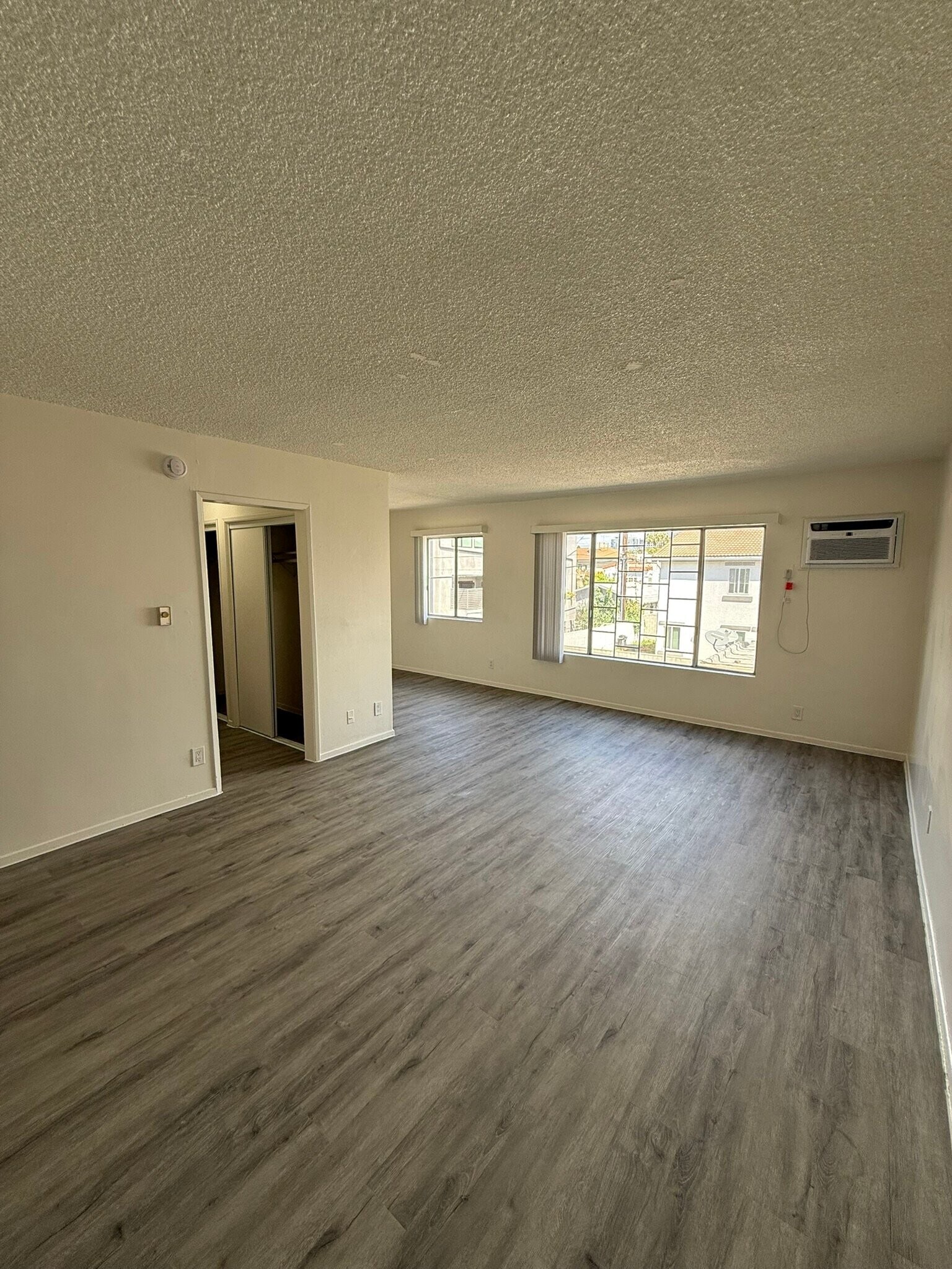 Building Photo - 915 N Wilton Pl