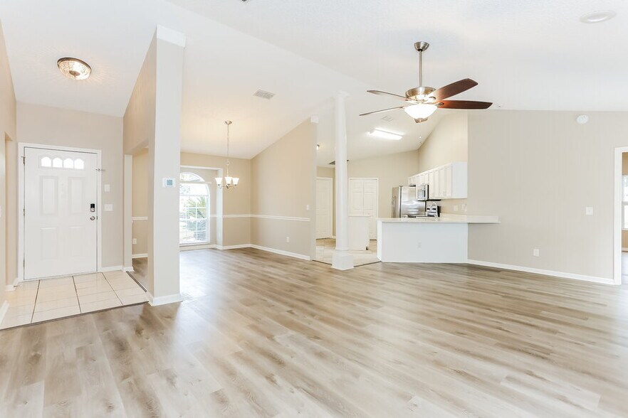 Building Photo - 1554 Mountain Lake Dr W