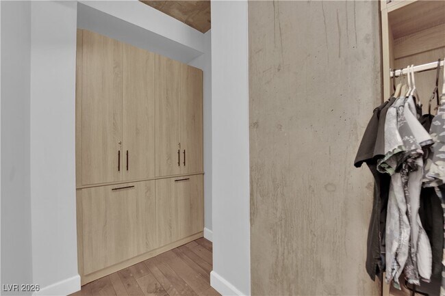 Building Photo - 360 E Desert Inn Rd