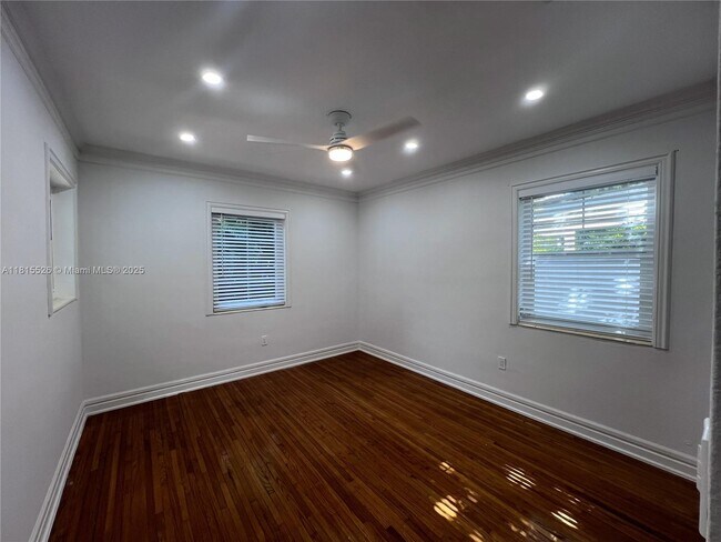 Building Photo - 1452 Urbino Ave