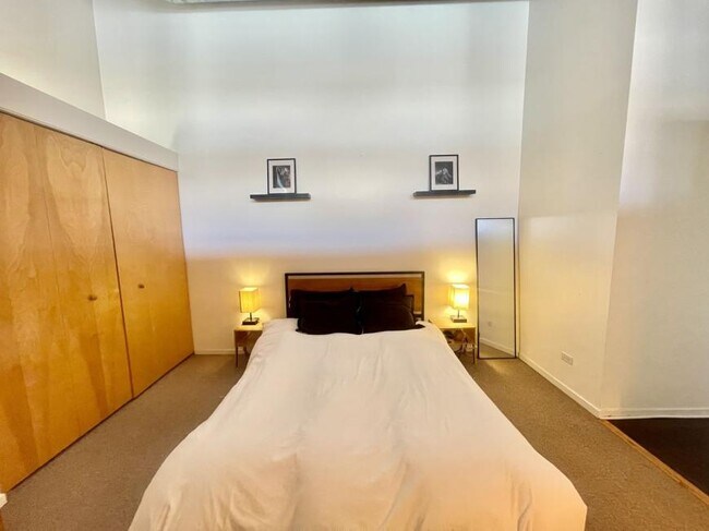Building Photo - 1 bedroom in Chicago IL 60647