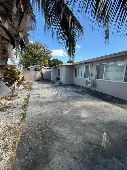 Shared Washer/Dryer, 1/1 Apt - 3163 NW 29th St