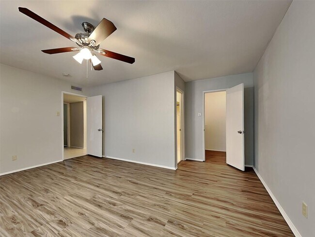 Building Photo - 3 BR/2BA | Renovated Single Family Home | Gated backyard