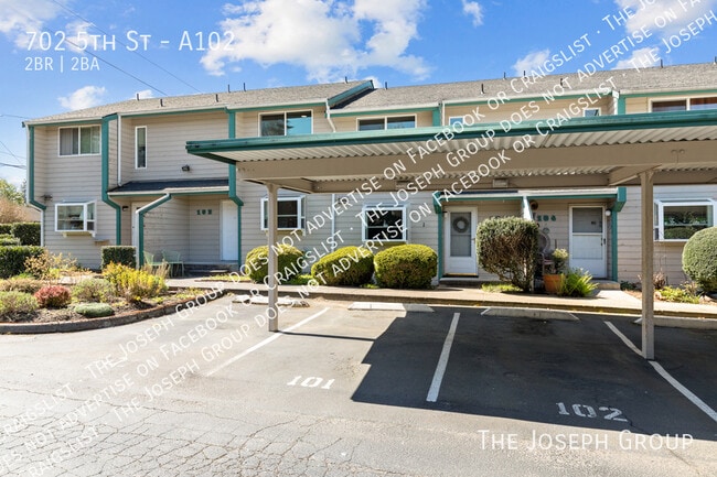 Building Photo - 702 5th St
