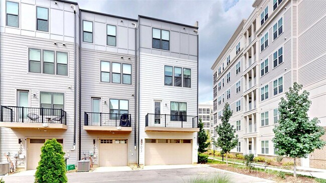 Building Photo - 7017 Louie Ln