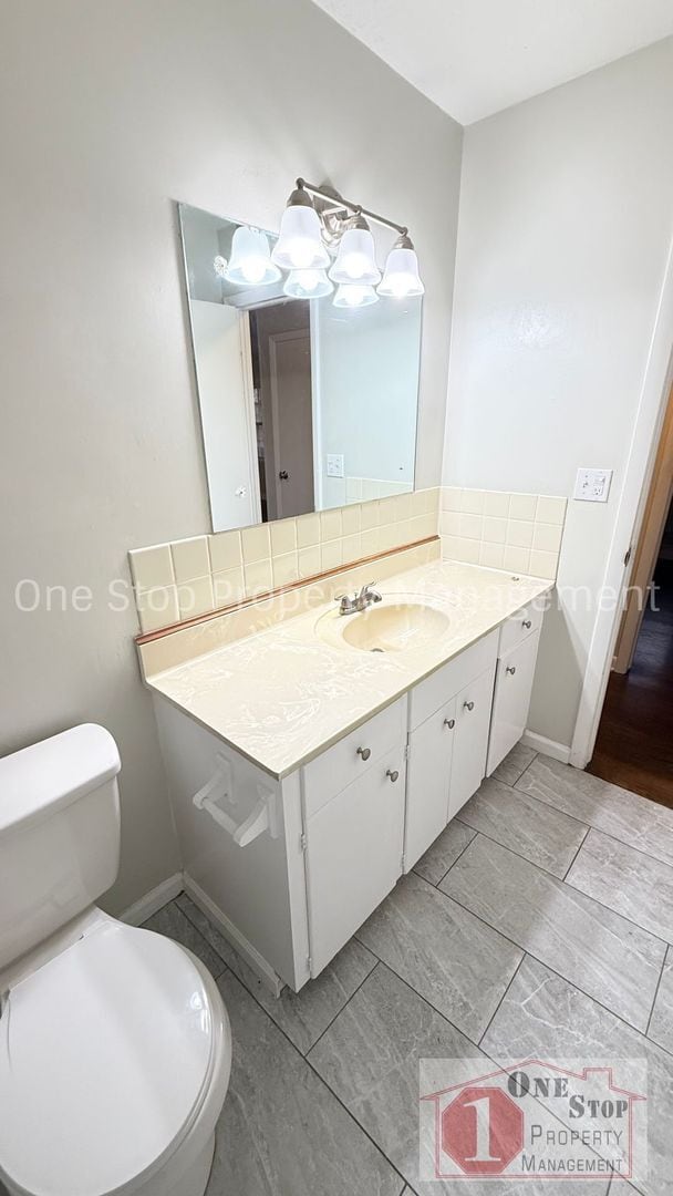 Building Photo - Charming 3-bedroom, 1.5-bathroom home in Kansas City