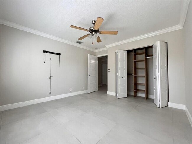 Building Photo - 720 Birdie Ct