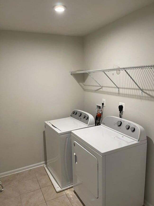 Building Photo - 314 Landing Dr