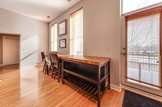 Building Photo - 210 Leonard Wood S