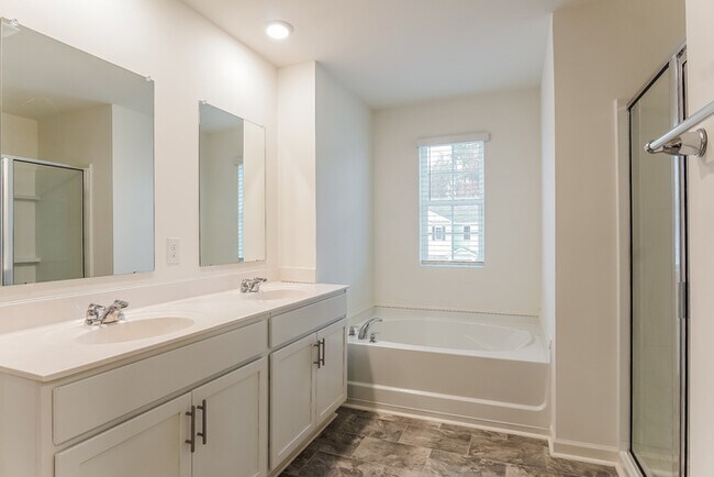 Building Photo - 5584 Timber Leaf Lp