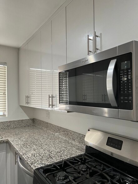 Building Photo - 522-528 N Alexandria Ave