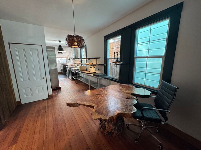 Building Photo - Remodeled 3BR/2BA Oasis with Hot Tub, Saun...