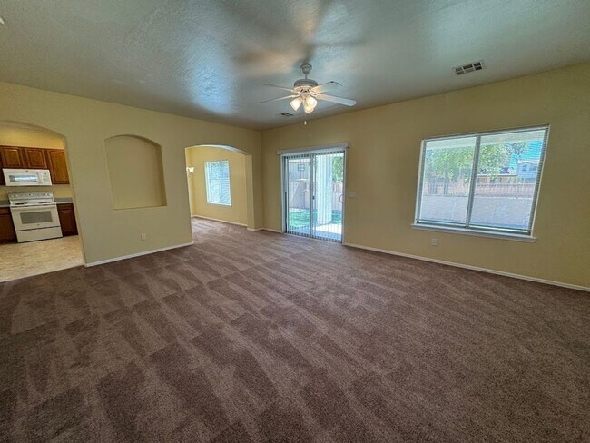 Building Photo - MOVE-IN SPECIAL! $400 OFF MOVE-IN – BEAUTIFULLY UPDATED 3 BEDROOM + OFFICE HOME IN GLENDALE!