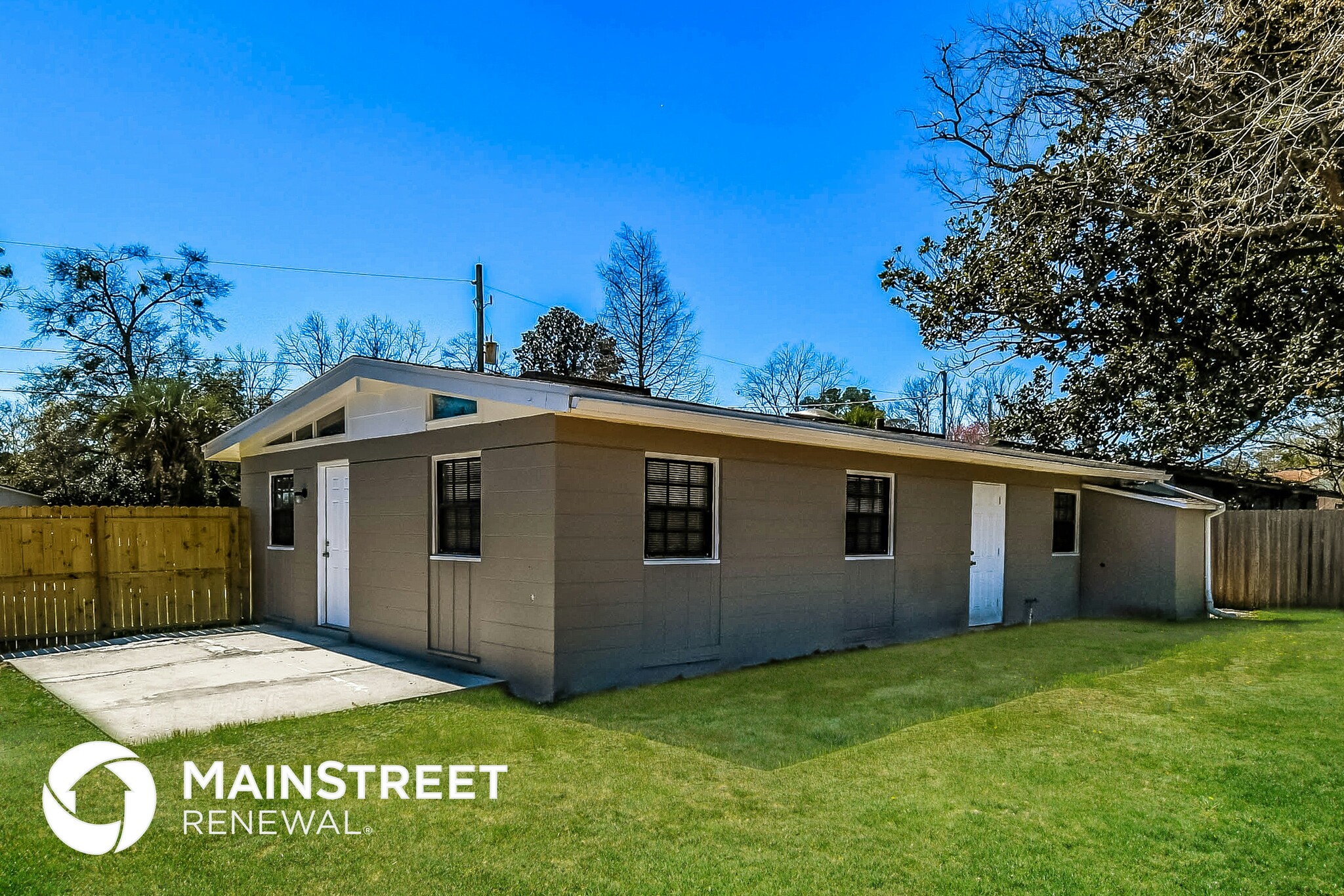 Building Photo - 7613 Crest Dr N