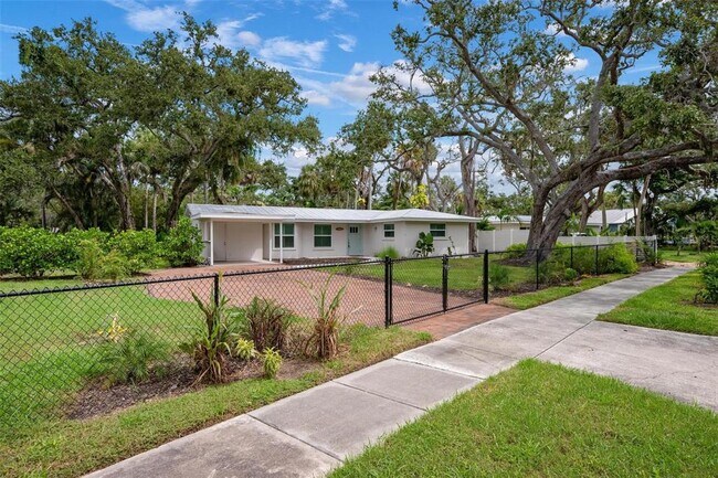 Building Photo - 805 Tennessee Ln