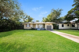 Building Photo - 2204 NW Denver Ave