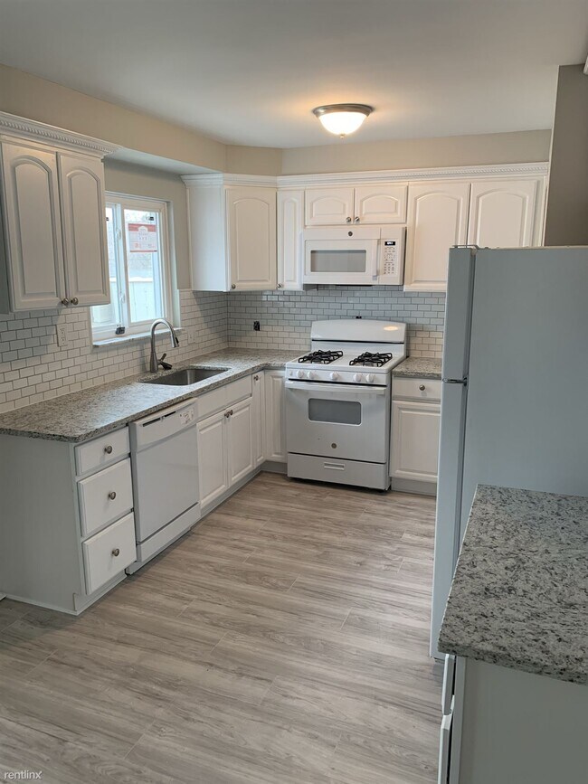 Building Photo - 4 br, 2 bath House - 22201 E 13 Mile Rd