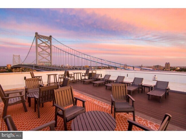 Building Photo - 250 N Christopher Columbus Blvd