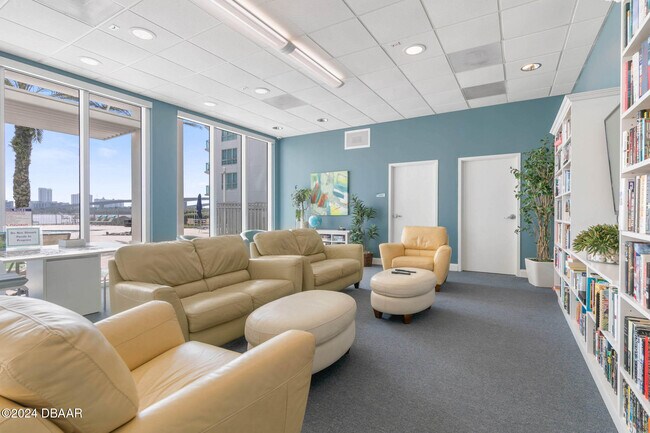 Building Photo - 241 Riverside Dr