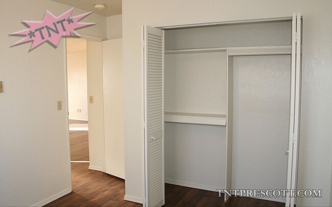 Building Photo - 1464