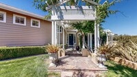 Building Photo - Gorgeous Home with private yards, large de...