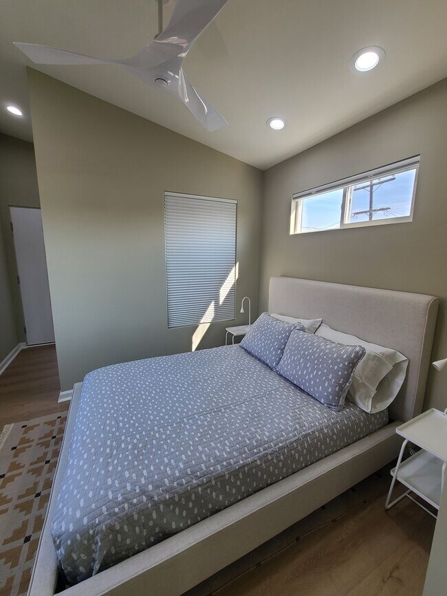 Building Photo - New built and fully furnished 2 bed 2. 5 baths in Point Loma