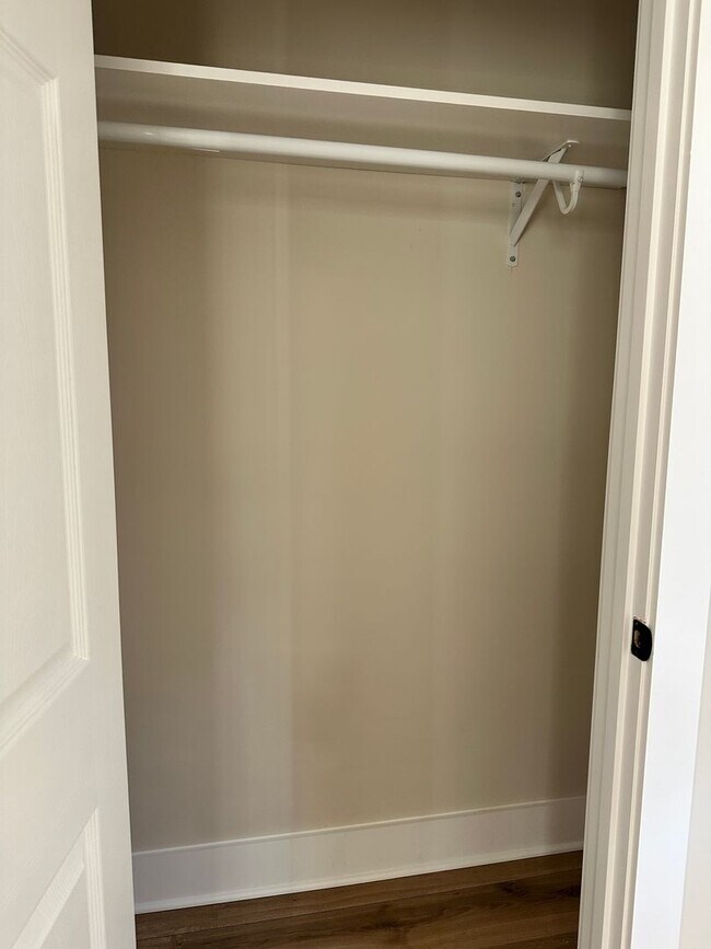 Building Photo - 102 W 15th Ave