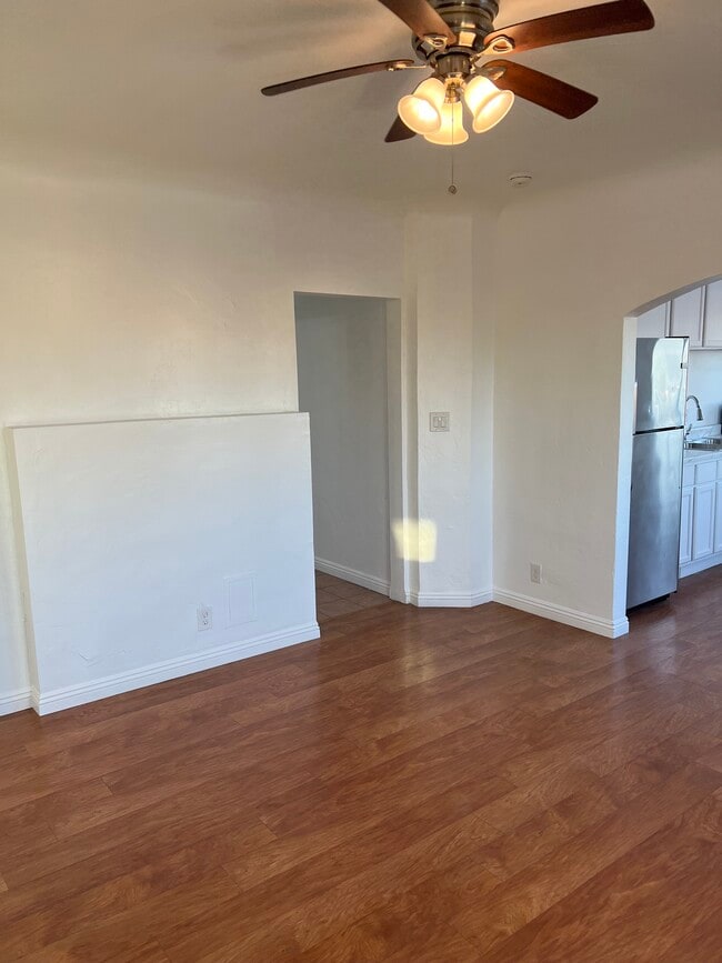 Building Photo - 6403 S Vermont Ave