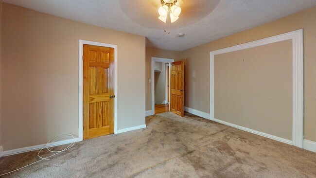 Building Photo - 49 Glenwood Rd