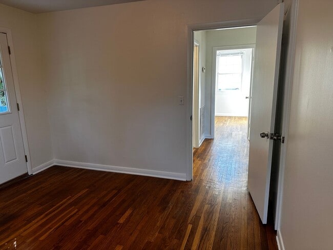 Building Photo - Adorable Sylvan Heights