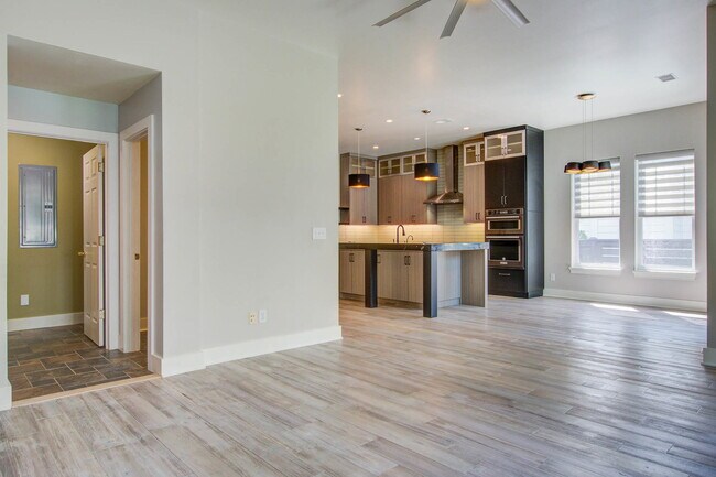 Building Photo - 2217 Daniel Island Dr