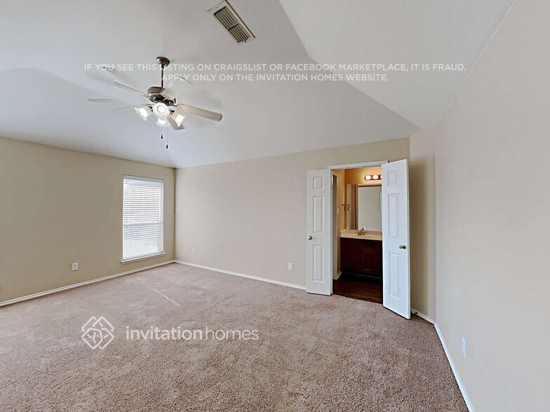 Building Photo - 905 Hidden Oaks Dr