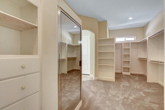 Building Photo - 505 Canyon Greens Drive