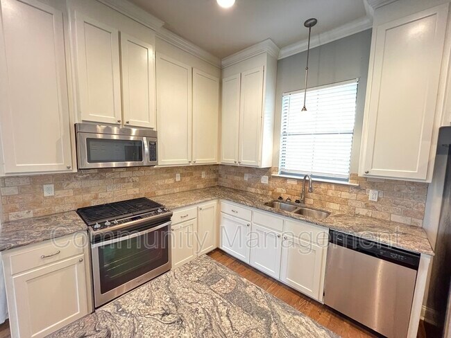 Building Photo - 8027 Seville Ct