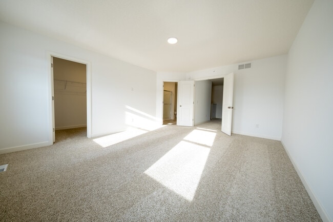 Building Photo - 2255 Tyrone Dr