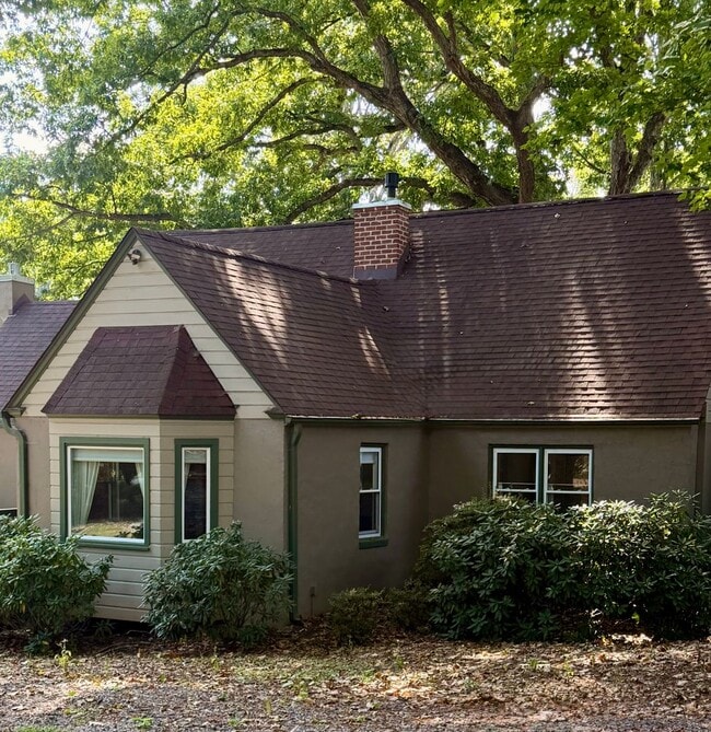 Building Photo - 832 Sand Hill Rd