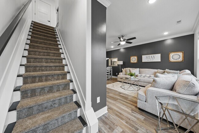 Building Photo - 127 E 8th Ave