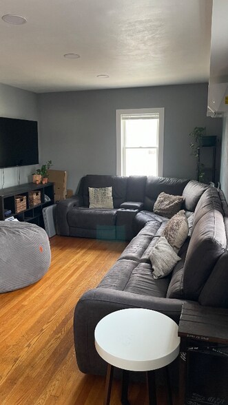 Building Photo - 20-24 E Middle St