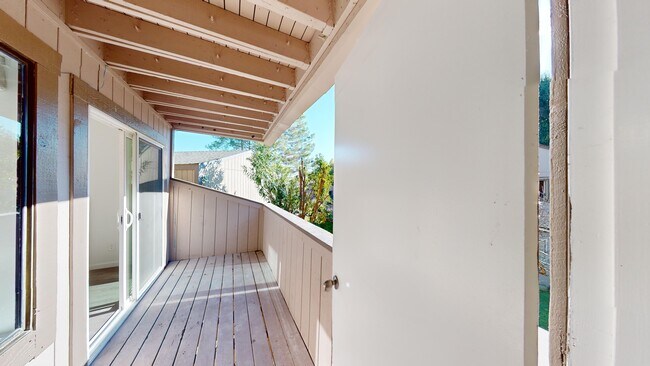 Building Photo - 33 Clay Ct