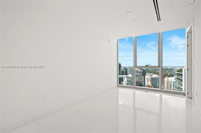 Building Photo - 300 Biscayne Blvd Way