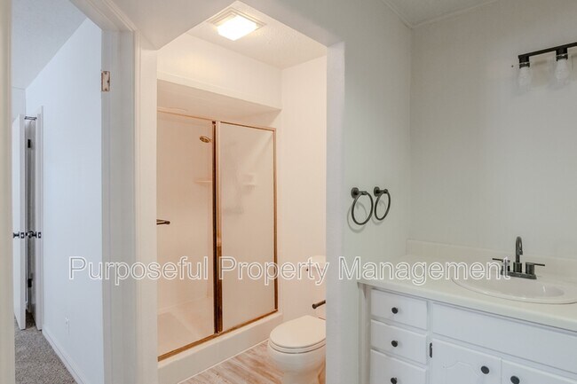 Building Photo - 2412 Laneway Dr