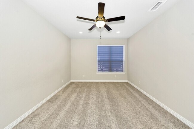 Building Photo - 185 Oyster Bay Ct