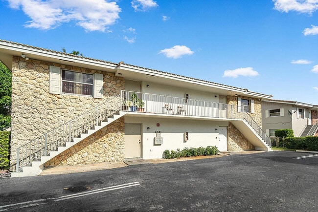 Building Photo - 4341 Riverside Dr