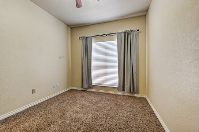 Building Photo - 2908 Glasgow Dr