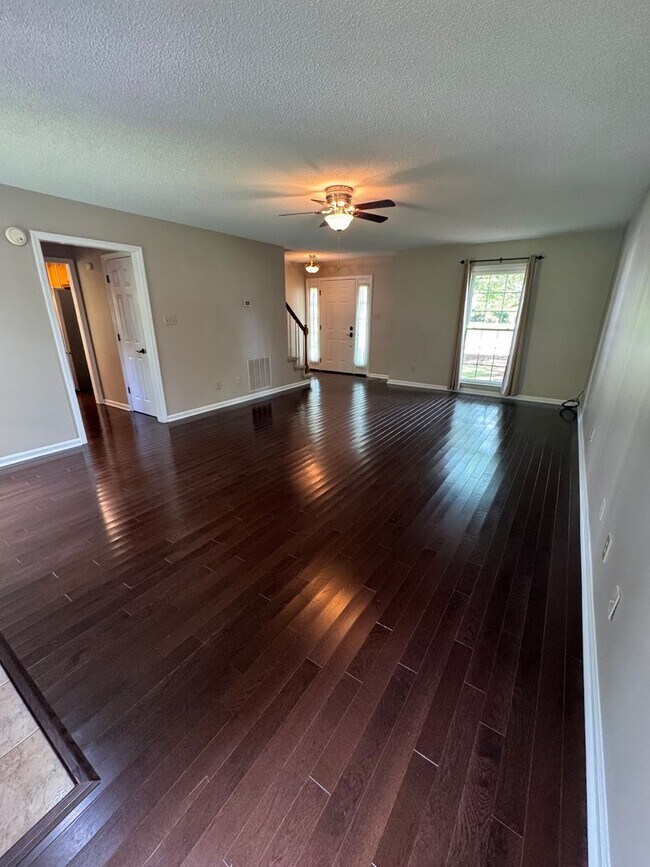 Building Photo - 2000/3 br/2.5 ba/bonus room/office 2,330 sqft