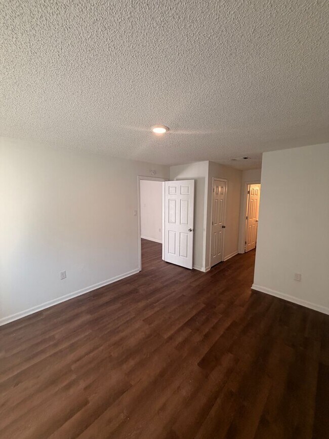 Building Photo - 109 Limoges St